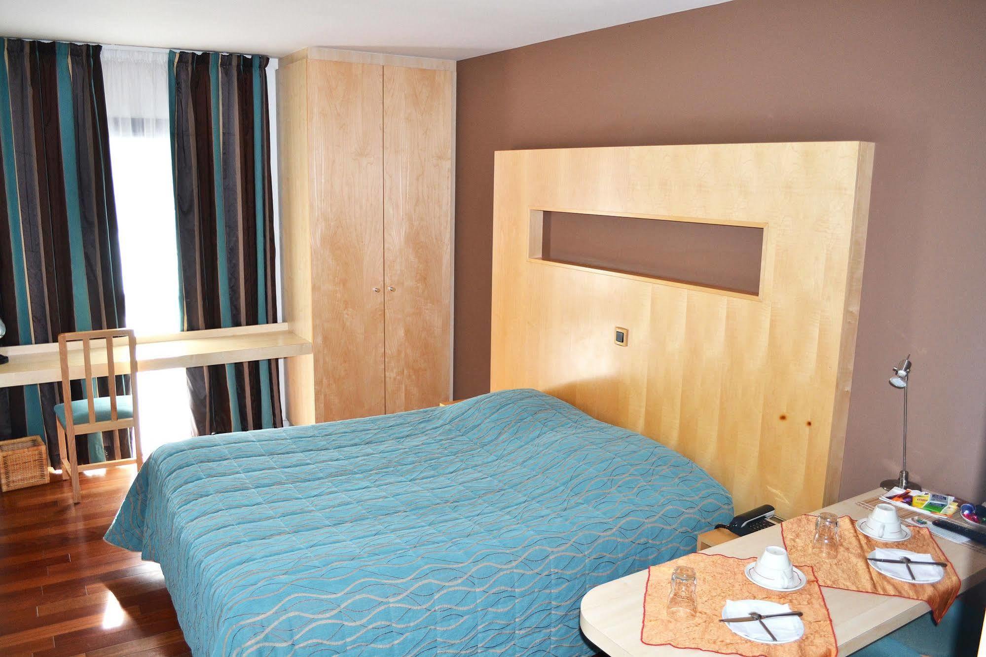 Hotel La Scala Pithiviers Luaran gambar