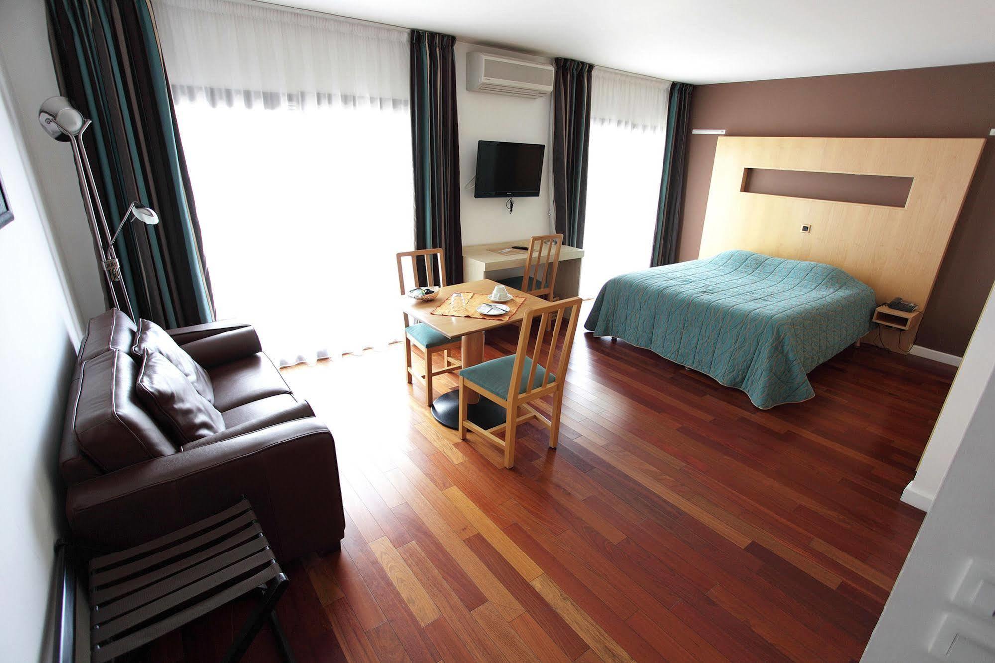 Hotel La Scala Pithiviers Luaran gambar
